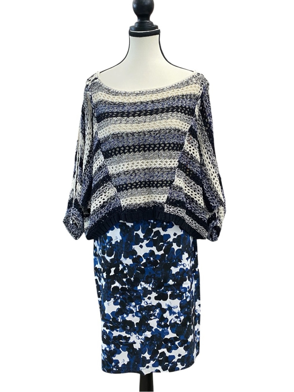 Floral — blue/black/white pencil skirt Size S EUC stretchy elastic fabric